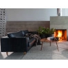 sofa-moderno-apartamento-design-preto-couro-bem-estar