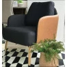 poltrona-para sala-zara-moderna-design-estofada-base-aço-preta
