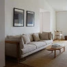 sofa-mesa-de-centro-tapete-quadros-cadeira