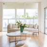 sofa-confortavel-mesa-de-centro-tampo-em-pedra